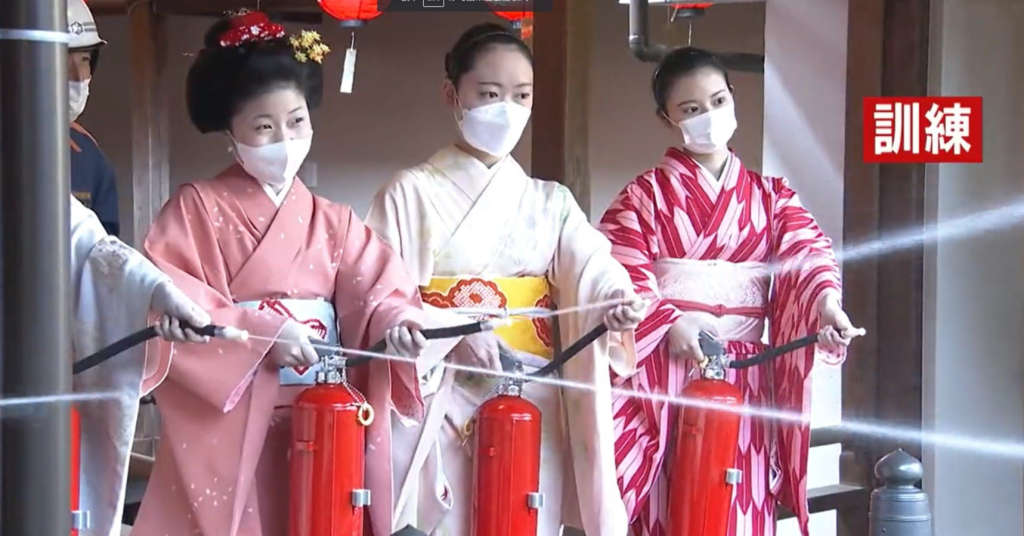 京都舞妓不急不徐示範消防演習 - 職人選物-職人選物