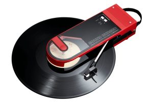 鐵三角復刻推出 1980 年代的 Sound Burger 經典行動黑膠播放機 加入藍牙連線、USB-C 充電等更符合現代的功能-職人選物