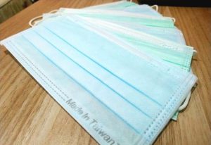 口罩令鬆綁:12/1室外免戴口罩 口罩、室內外防疫規定懶人包-職人選物