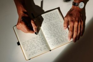 荷蘭新創 Nuwa Pen 數位筆內建攝影機、筆跡識別技術 可書寫在一般紙上 內容同步至手機等裝置存放-職人選物