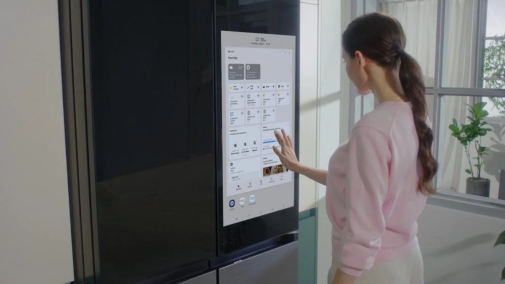 三星 Family Hub Plus 智慧冰箱發表 有 32 吋大觸控螢幕 可線上訂購日常用品、顯示照片影片、網路影片等 - 職人選物-職人選物