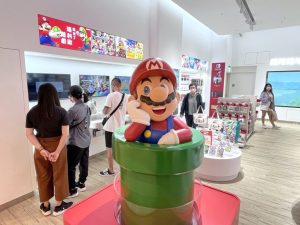 32張實拍告訴你 三井Lalaport北館任天堂旗艦店必買好物:超級瑪利歐馬克杯蓋組、斯普拉遁購物袋、星之卡比減壓球、免費遊戲期刊記得拿-職人選物