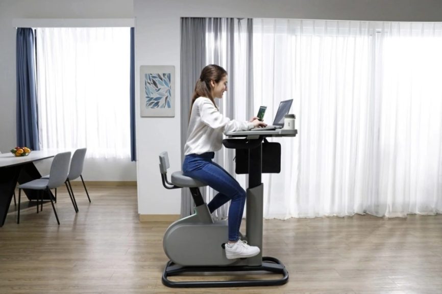 CES 2023：宏碁推出邊騎邊發電的多功能健身工作桌 eKinekt Bike Desk 自己的電自己發 - 職人選物-職人選物