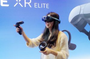 CES 2023 : HTC 發表 VIVE XR Elite ,將 PC 串流 VR 、單機 VR 與 MR 三位一體-職人選物