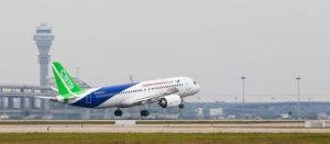 中國生產客機C919首次商業飛行成功:可容納192名乘客、航程最長5555公里-職人選物