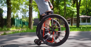 直排輪尬自行車 碰出馬路三太子-職人選物