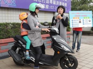連安全帽都有CNS 但兒童機車安全座椅國家沒有明定標準-職人選物
