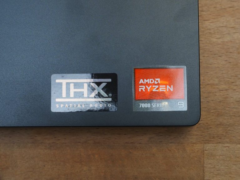 搭載 AMD Ryzen 9 7940HS 的 Razer Blade 14 2023 年式輕薄電競筆電評測，兼具輕盈、高效能與整合 Ryzen AI 的未來性 - 職人選物-職人選物