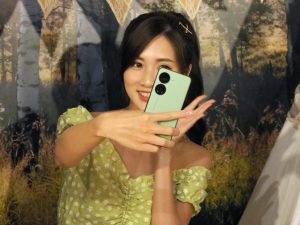 華碩公布 5.9 吋小尺寸旗艦機 Zenfone 10 ，延續合手尺寸的穩定升級、售價 19,900 元起-職人選物