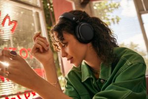 Sennheiser藍牙降噪耳罩耳機ACCENTUM Plus於2月1日推出,支援觸控操作並備有精緻收納盒-職人選物