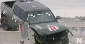 碰撞測試顯示公路護欄系統無法應對重型電動車-職人選物