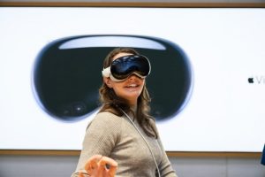 蘋果 Vision Pro 正式出貨 已有超過 100 萬款應用服務可使用-職人選物