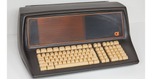 打掃阿姨(？)清出世界上第一台微型電腦Q1，採用intel 8008 處理器，16KB記憶體-職人選物