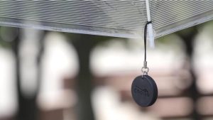 雨傘固定在車門邊的小秘方 輕鬆解決雨天撐傘搭車的困擾-職人選物