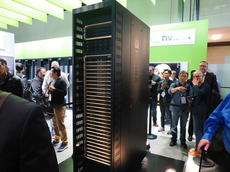 GTC 2024：NVIDIA DGX GB200液冷伺服器動眼看，由18台GB200 Superchip的機架伺服器、9台NVSwitch構成的大型AI Factory單元 - 職人選物-職人選物