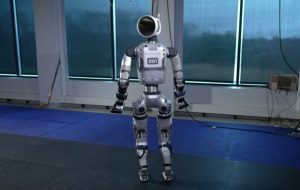 Boston Dynamics 預告推出全新雙足機器人 Atlas 更簡潔設計 更流暢動作-職人選物