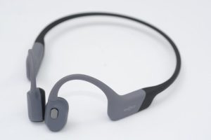 水中聽演唱會 Shokz Openswim Pro骨傳導耳機評測心得:藍牙與MP3通用、續航力9小時、游泳防無聊必備-職人選物