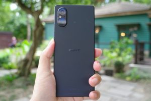 德國電商列出的保護殼配件透露Sony仍將推出合手尺寸旗艦機Xperia 5 VI-職人選物