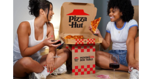 必勝客推出「紙箱桌」專為搬家吃披薩時使用-職人選物