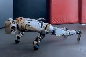 Boston Dynamics Atlas 機器人展現流暢伏地挺身-職人選物