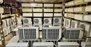 冷氣是用看的就會涼快逆…?90台冷氣裝在房間裡而且有接電-職人選物