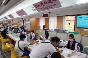 有條件式線上申換護照開始試辦 每天限額400-500件-職人選物