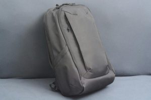 Elecom MNL高機能後背包評測:15.6吋筆電包、AirTag防丟袋、可掛於行李箱拉桿-職人選物