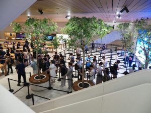 蘋果iPhone 16系列開賣首日直營店現場取貨仍絡繹不絕,全新相機控制鍵為原生手機攝影用戶而生-職人選物