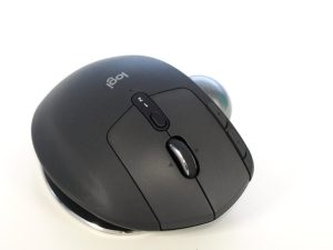 羅技MX ERGO S高階無線拇指軌跡球評測,基於經典設計降低按鍵聲與改用Bolt連線及USB Type-C充電-職人選物