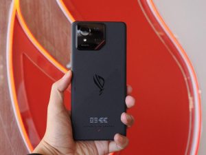 華碩ROG Phone 9動眼看,承襲輕薄日用電競風設計但更為低調-職人選物