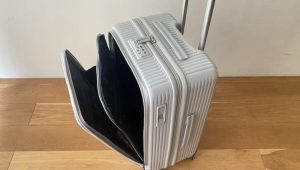 價格與功能兼顧的前開式行李箱 55公升大容量、多層收納空間、配有海關鎖與密碼鎖-職人選物