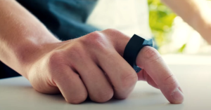 創新滑鼠 不但可穿戴還有AI 讓桌面變成觸控板-職人選物