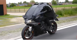 為重機加裝全罩式車頂 雨天騎帥不騎快-職人選物