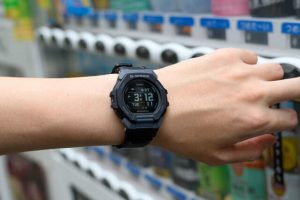 我喜歡 CASIO 這款「簡單的智慧手錶」!乍看就像普通的 G-SHOCK,但實際上擁有很多功能-職人選物