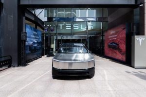 Tesla Cybertruck 硬派巡展啟動 設計精品同步上架-職人選物