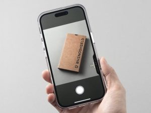 犀牛盾因應iPhone 16系列相機控制推出奈米材料相機按鈕版手機殼,可兼具強固防護與操作手感-職人選物