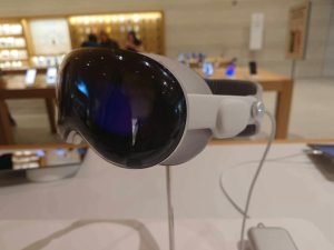 Apple空間運算裝置Apple Vision Pro於12月17日在台推出，售價119,900元起-職人選物