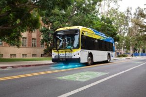 加州建造無線充電車道 邊開車邊充電也可以!-職人選物